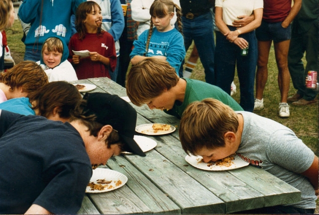 Cole Clan children compete in the food eatiing contest.